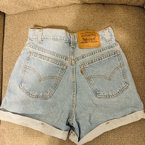 Levi’s regular fit jean shorts, high rise size 5 vintage